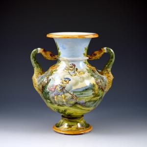 Vaso con anse zoomorfe istoriato con scena raffigurante